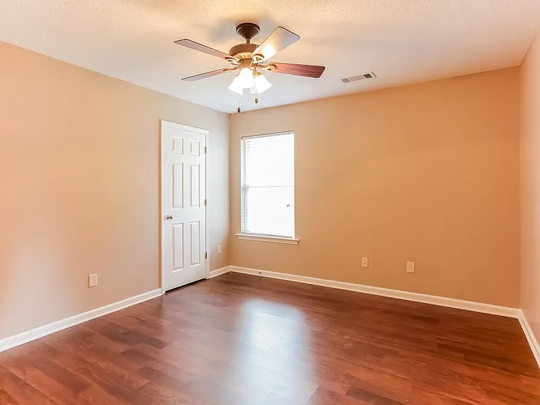 4064 Sidlehill Dr — Photo 10