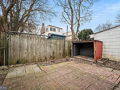 Enclosed backyard w/o grass to maintain