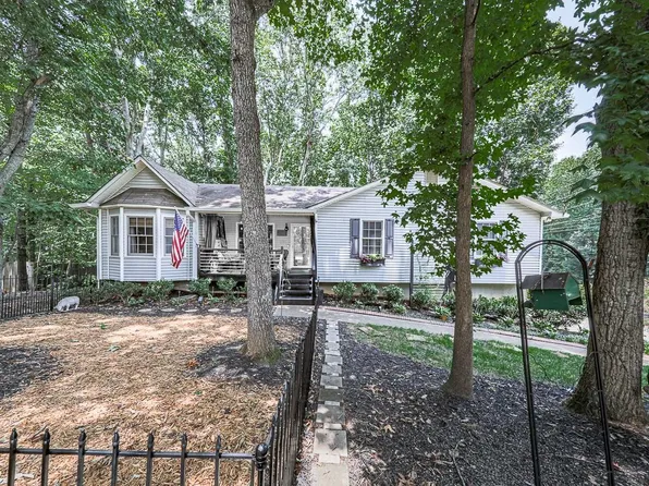 125 W Mountain Oak St, Canton, GA 30115