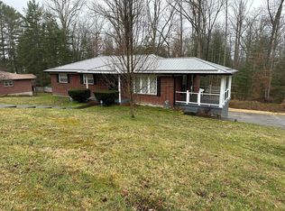 1403 Linden Ln, Oak Hill, WV 25901