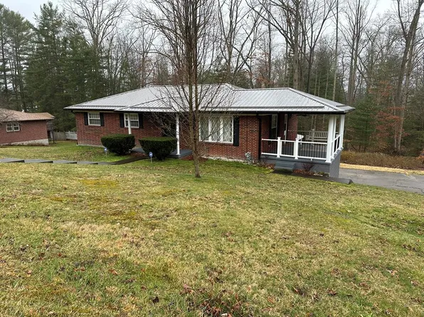 1403 Linden Ln, Oak Hill, WV 25901