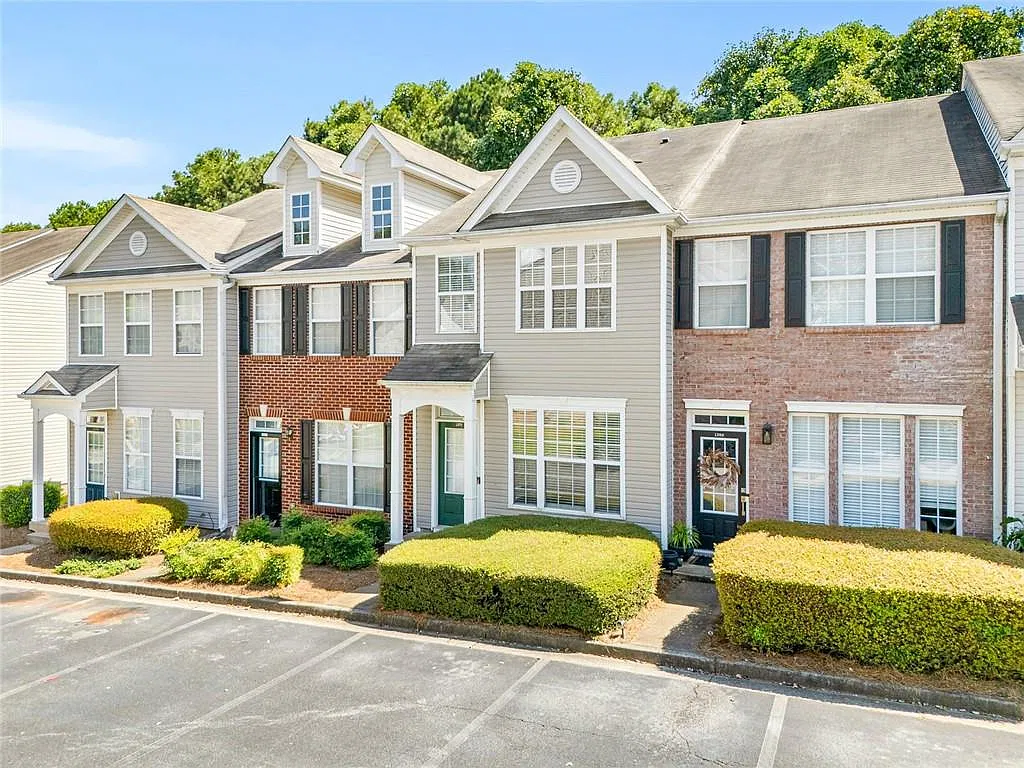 2 bed, 2.5 bath, 1398 sqft, $1,700 — Photo 2
