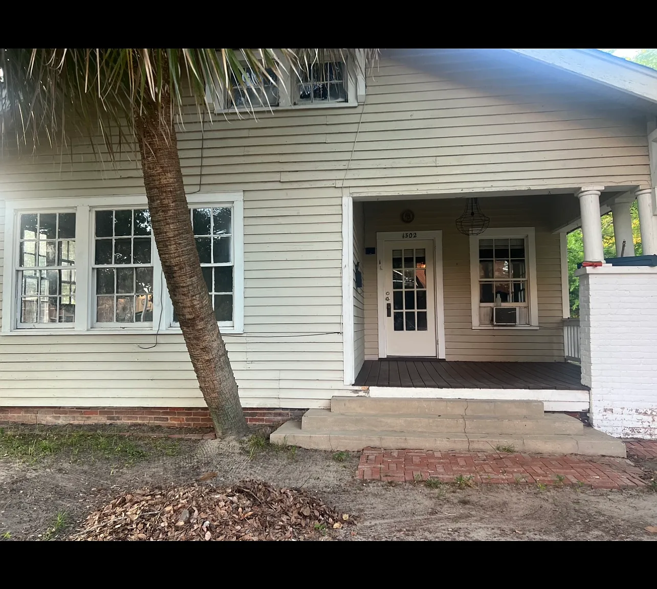 1302 E Lee St — Photo 2
