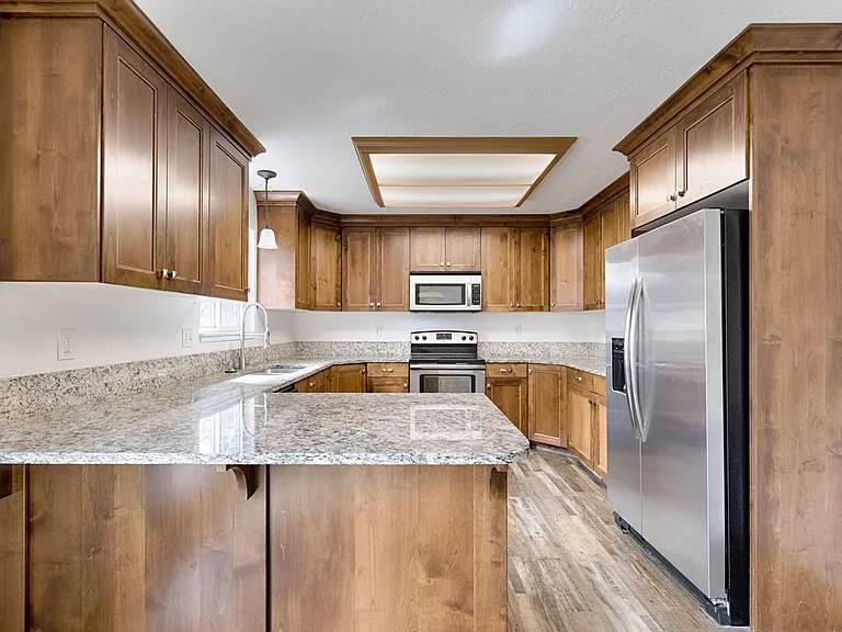 2960 S Apple St — Photo 15