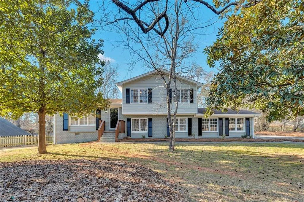 4 bed, 2.5 bath, $5,950 — Photo 1