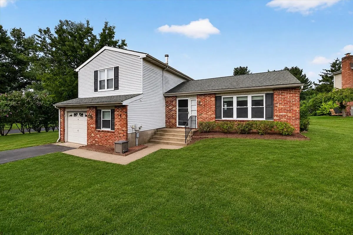 3 bed, 2.5 bath, 1624 sqft, $3,500 — Photo 1