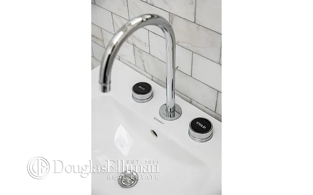 Rented by Douglas Elliman | media 17