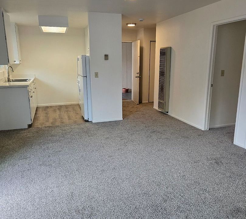 1st image of 419 Crocker St #C