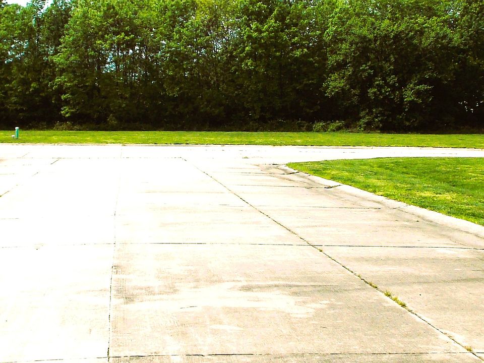 1st image of 52 Pine Hurst Pl #52