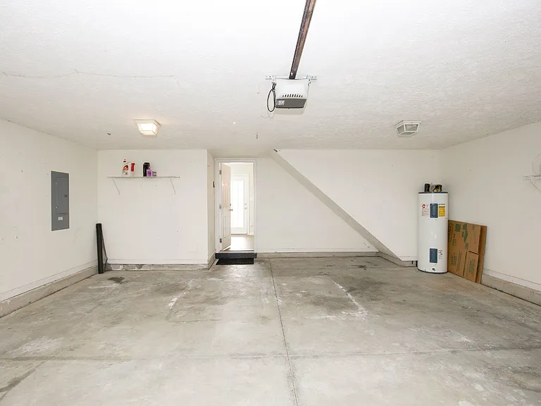 196 Lochwood Dr — Photo 23