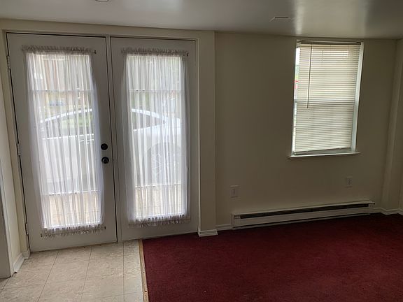3rd image of 399 1/2 E Madison St