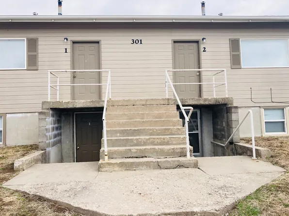 301 E Grandview Dr APT 3, Junction City, KS 66441