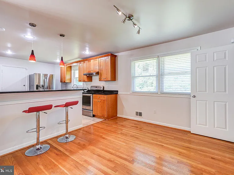 2708 Shanandale Dr — Photo 9