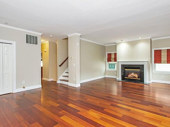 4th image of 278 Church St