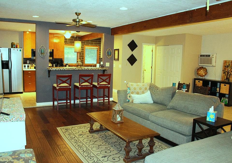 1st image of 6914 Sharon Dr