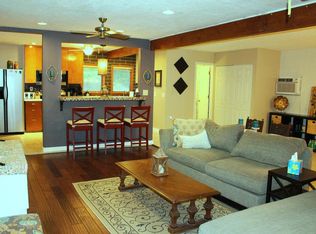 6914 Sharon Dr, Pearland, TX 77581