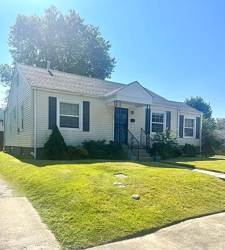 301 Poplar Dr Photo 1