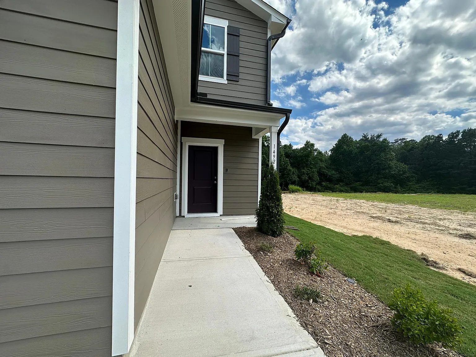 4 bed, 1928 sqft, $2,245 — Photo 2
