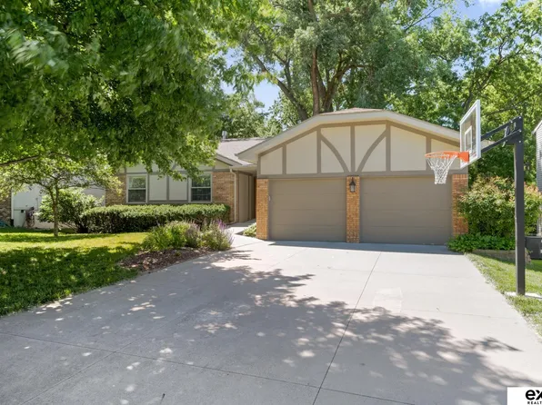 15733 Capitol Ave, Omaha, NE 68118