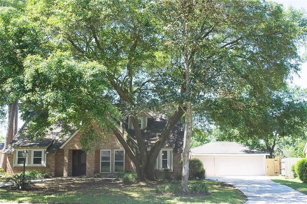 4 bed, 2.5 bath, 2384 sqft, $2,700 — Photo 2
