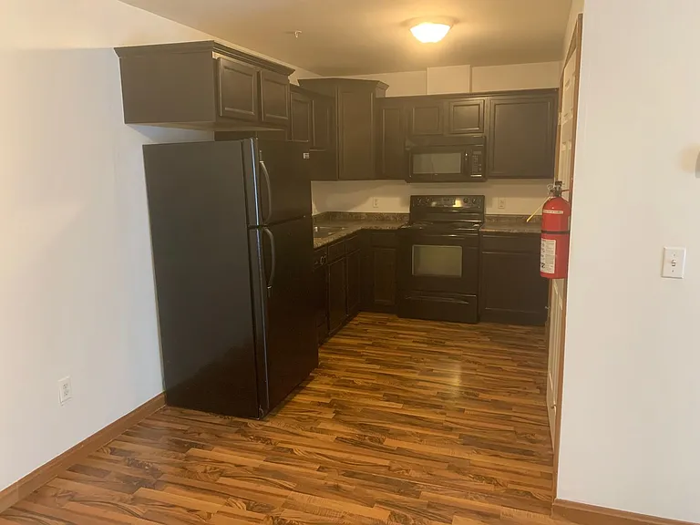3 Bedroom 2 Bathroom Townhome — Photo 26