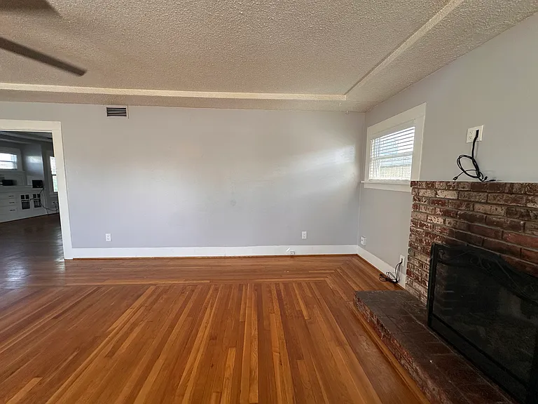 1105 W G St — Photo 4