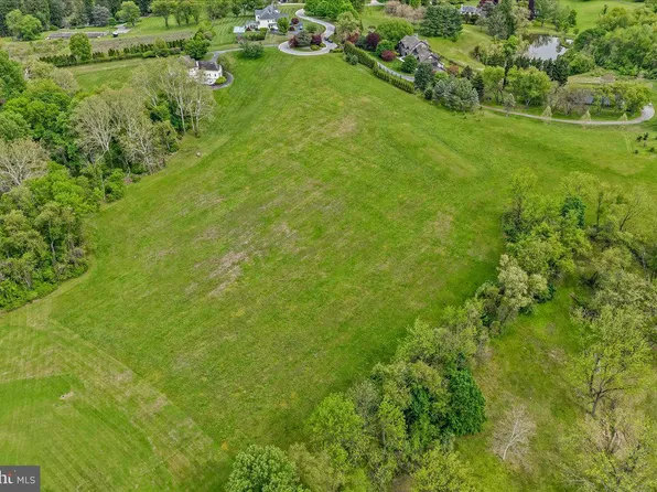 9 Deblyn V Ln, West Chester, PA 19382