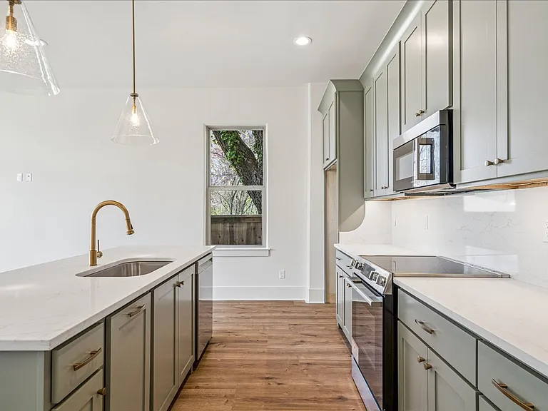5486 End Village Dr E — Photo 8