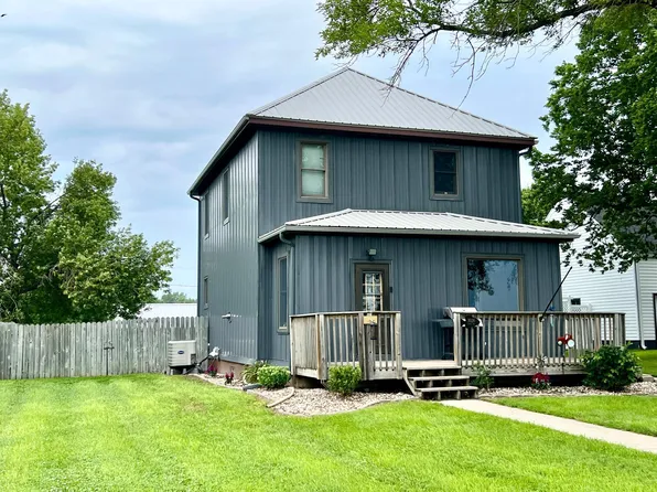 1026 Lake Ave, Graceville, MN 56240