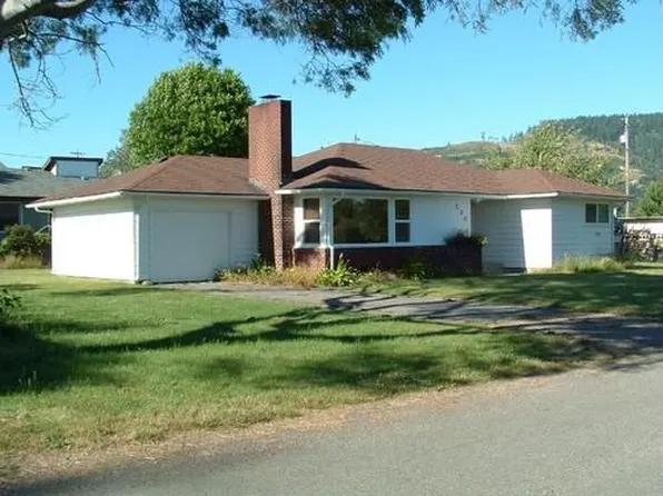 230 Musser St, Brookings, OR 97415