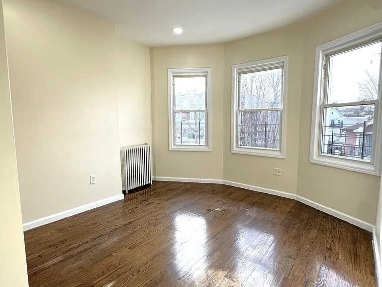 32-21 97th St #2L — Photo 2