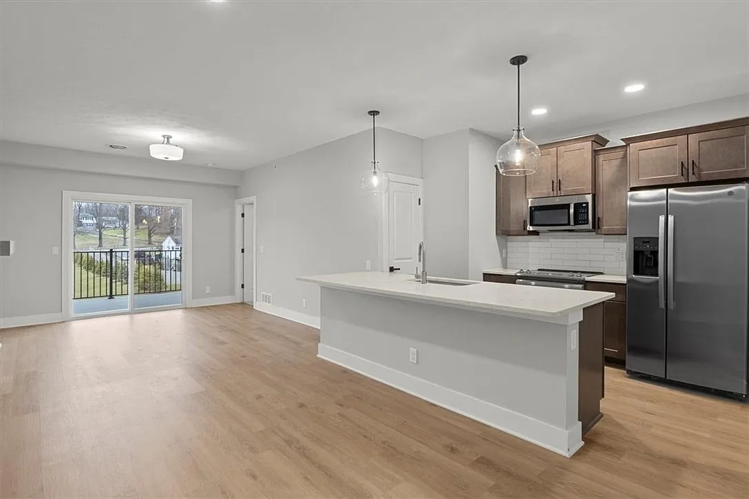 2 bed, 2.0 bath, 1136 sqft, $2,730 — Photo 4