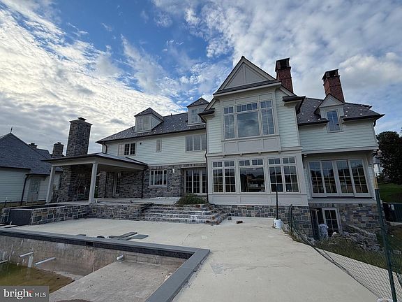 2nd image of 9 Ivy Ln