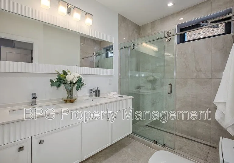 3921 W St NW #1 — Photo 33