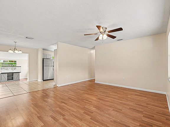 4th image of 3960 Barcelona St