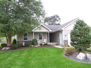 8847 Cavalier Ct, Jenison, MI 49428