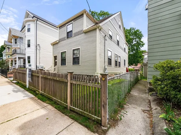 32 Clive St, Jamaica Plain, MA 02130