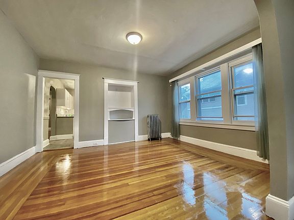 2nd image of 14 Ledyard St