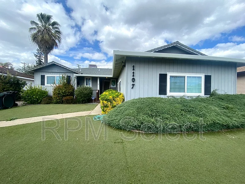 1107 Coloma Way photo 1