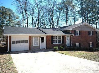 2425 Burton Cir, Morrow, GA 30260