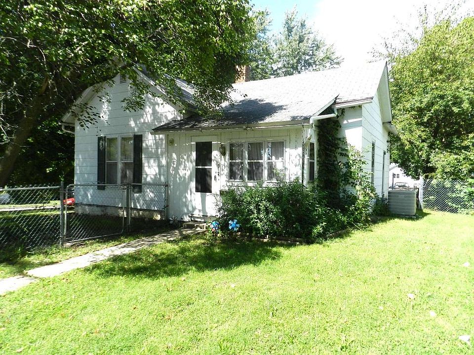 2nd image of 319 W 2nd St