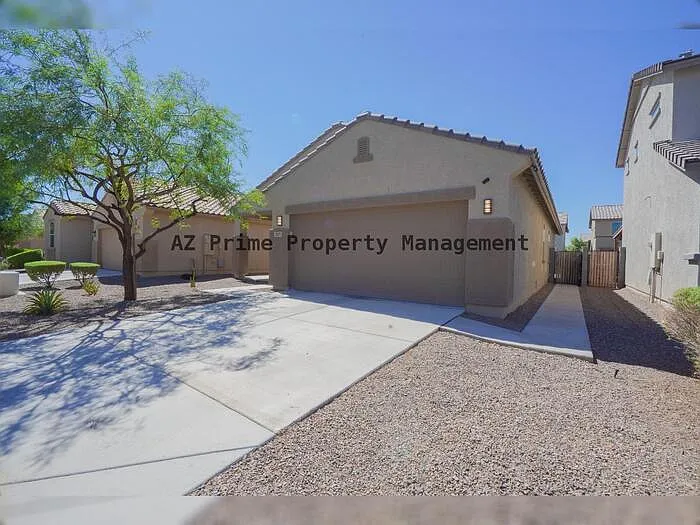 3 bed, 2.0 bath, 1460 sqft, $1,995 — Photo 3