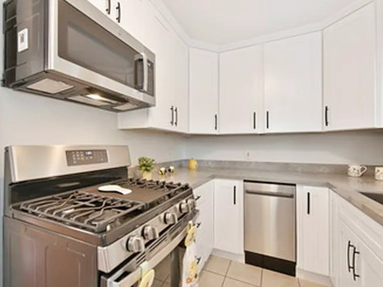 615 Oak St #B — Photo 4
