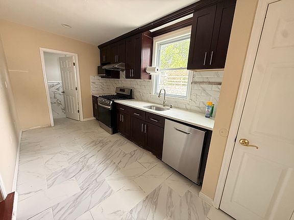 3rd image of 506 Pinewood Rd