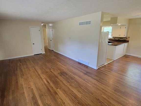 2nd image of 2145 Mitchell St