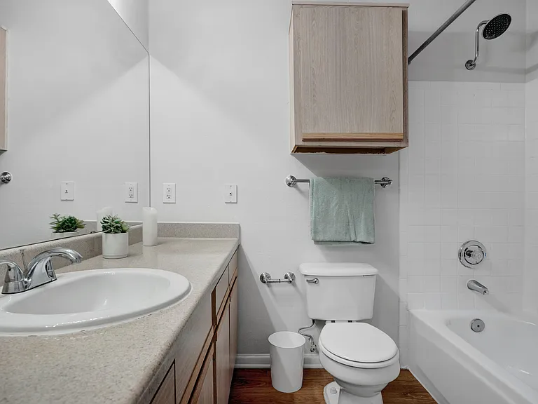 La Calera Apartments — Photo 14