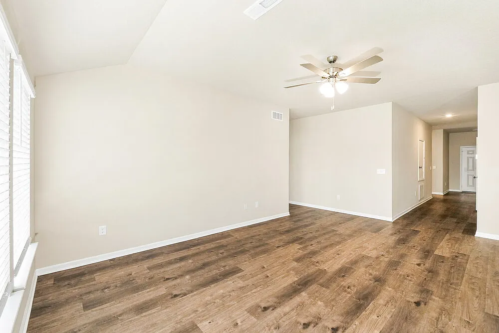 4 bed, 2.0 bath, 1840 sqft, $2,475 — Photo 3
