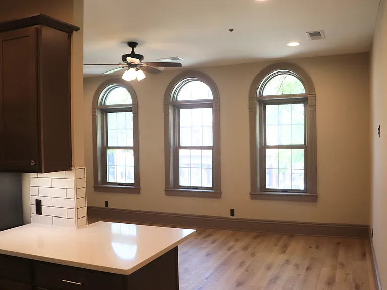 117 W Grand River Ave #202 — Photo 4