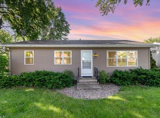 816 Stoughton Ave, Chaska, MN 55318