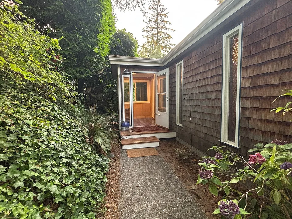 9435 36th Ave SW